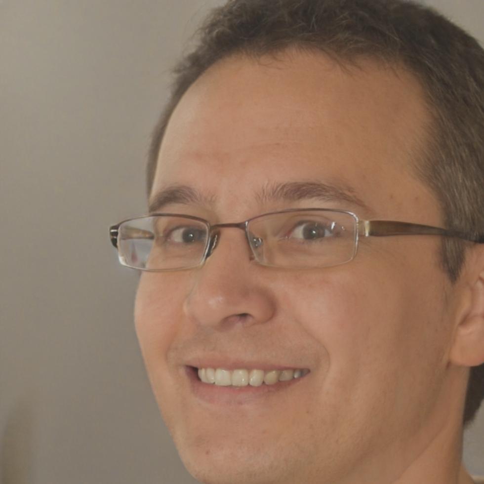 Portrait de Karim Ouelhadj, formateur en benchmarking
